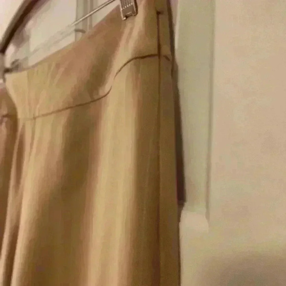 VN women's wide legged pants | flat front | tan and white pin stripe | size 6 - Picture 5 of 6